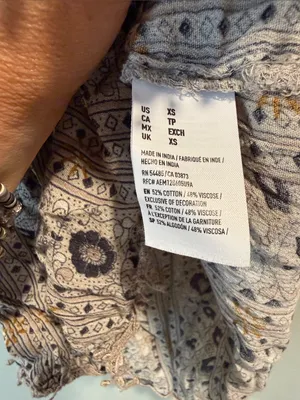 American Eagle Outfitters Off-Shoulder Printed Crop Top in Black and Beige XS thumbnail 8