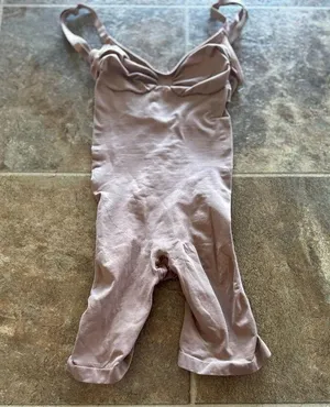 Skims Seamless Sculpt Mid Thigh Bodysuit Clay Size Small thumbnail 4