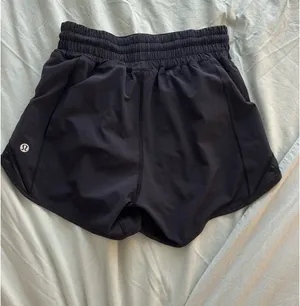 Lululemon Hotty Hot Shorts 4" High-Rise Black thumbnail 2