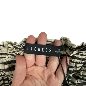 NWT Lioness Women’s District Sheer Asymmetrical Top in Zebra Print Size XL thumbnail 9