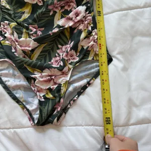Kona Sol Swimsuit One Piece Womens Small Green Floral‎ Tropical Beach Summer thumbnail 3