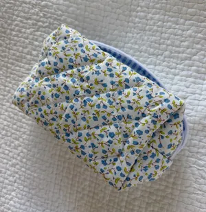 floral quilted makeup bag Blue thumbnail 1