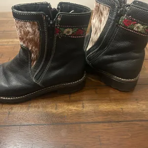 Martino Made in Canada Leather Ankle Boots Cowhide Panels Womens 8 thumbnail 11