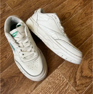 Reebok White Women’s Sneakers 8.5 thumbnail 2