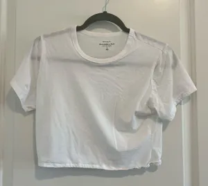 Abercrombie & Fitch A&F Essentials Slimming Tee Cropped thumbnail 1