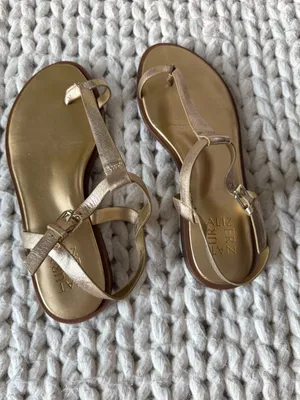 Naturalizer Gold Fifi Toe Loop Flat Sandal, size 7 thumbnail 3