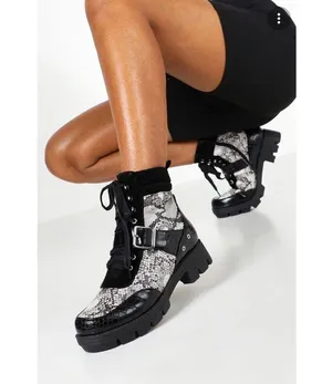 Boohoo Platform Combat Boots Lace Up Snake Print Sz 8 Steampunk Goth Whimsigoth thumbnail 1
