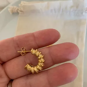 18k Gold Retro Inspired Textured Hoop Earrings thumbnail 9