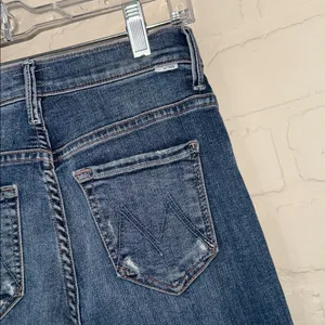 Mother jeans the insider crop step chew Distressed Blue dancing on coals 24 thumbnail 6
