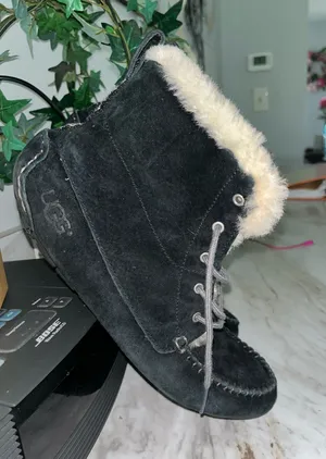 UGG ankle moccasins size 10 thumbnail 1