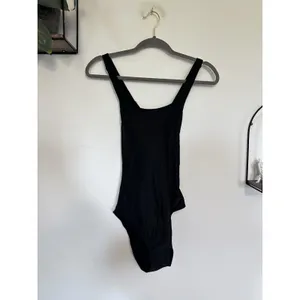 NWT Quince Black Italian Cross-Back One-Piece Swimsuit Size Small thumbnail 3