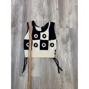 Zara Black Cream Checkered Crochet Flower Cropped Sweater Vest Size Small thumbnail 7