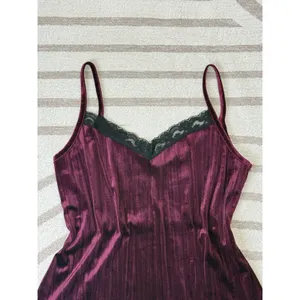 90s Y2k Womens Burgundy Velvet Lace Babydoll Vampy Whimsigoth Cami Tank Top Sz M thumbnail 4