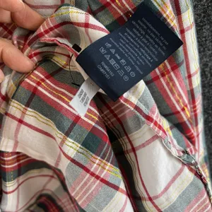 Tommy Hilfiger Women's Red Green Plaid Metallic Thread Roll-Tab Shirt Size M thumbnail 9