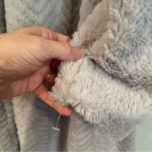 Fever Fuzzy‎ Faux Fur Coat Women's Medium Light Gray Button Neck Closure Lined thumbnail 4