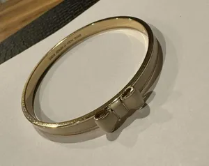 Kate Spade Signed Bangle Bracelet Bow Tie Creamy White / Gold Tone - 7 3/4 Inch thumbnail 9