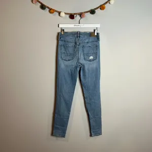 American Eagle distressed Hi-Rise Jeggings thumbnail 4