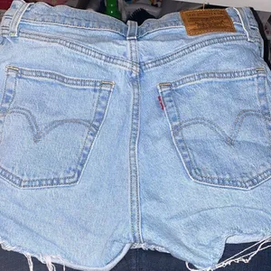 ✨ HP✨Ribcage Short in Tango Pulse Shorts
LEVI'S✨ thumbnail 10