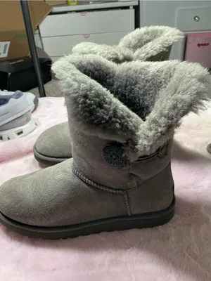 UGG Gray Shearling-Lined Short Winter Boots b95 thumbnail 2