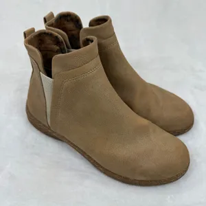 Baretraps Tan Chelsea Ankle Booties Faux Leather Round Toe Size 7M‎ BC0016702 thumbnail 1