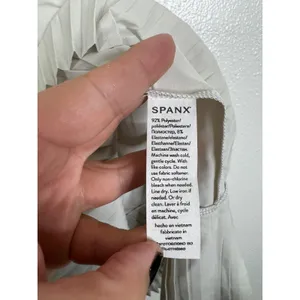 Spanx Get Moving Pleated Tank Top Womens Medium Off White Sleeveless Activewear thumbnail 4