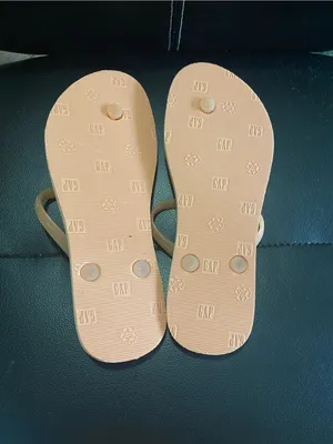 GAP Women’s Tan T-Strap Sandals with Logo Size 9 thumbnail 7