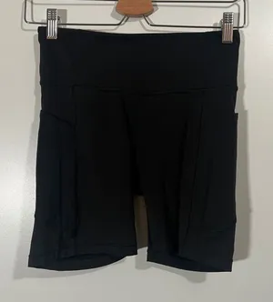 Athleta Ultimate Stash II Short 7” Bike Shorts with Pockets Size Small Black thumbnail 1