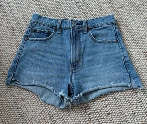 Abercrombie & Fitch The Mom Denim Short High Rise Size 25 / 0 thumbnail 1