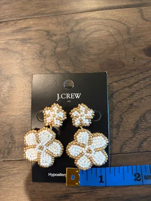 New With Tags JCrew Factory White and Gold Beaded Flower Earrings thumbnail 4