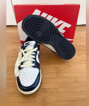 Nike Women’s Dunk Low Sneakers thumbnail 6