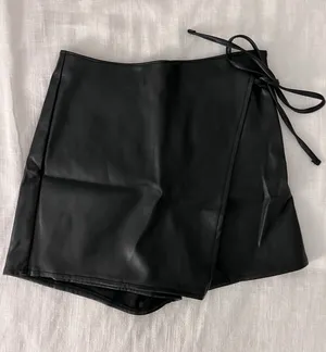 Abercrombie Black Leather Skort thumbnail 2