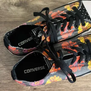 Converse All Star Lace Up Sneakers Shoes Floral Canvas Polka Dots Women’s Sz 10 thumbnail 9