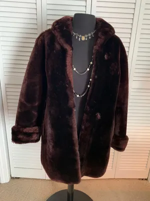 ROSHEKS dubuque Vintage Real Fur Coat thumbnail 1