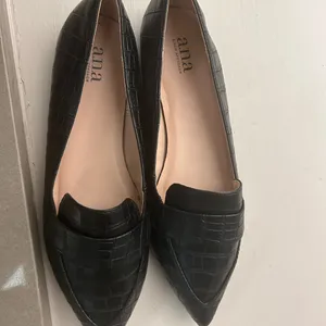 Loafers Elegant Black Croc-Embossed a.n.a. A new approach8 1/2 M like new thumbnail 3