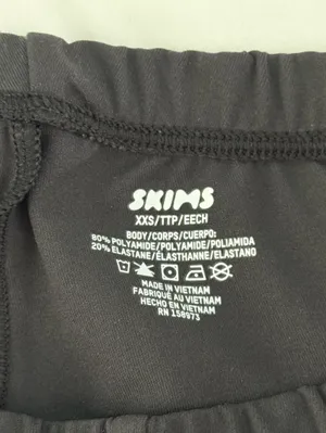 Skims Fits Everybody Black Leggings in Onyx thumbnail 4
