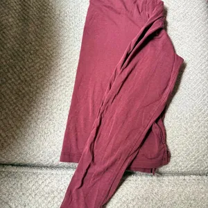 Lululemon Long Sleeve Crewneck Shirt Burgundy Size 6 thumbnail 2