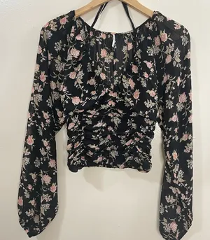Free People Ruched V-neck Floral crop top black xs thumbnail 1