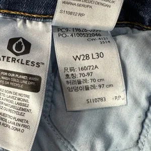 Levi’s SZ 28 - 311 Shaping Skinny Jeans Distressed Mid-Rise Stretch Blue Womens thumbnail 9
