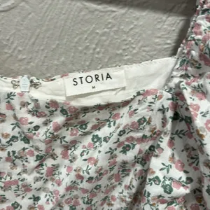 Storia Floral Print Babydoll Blouse Puff Sleeves Square Neckline Size Medium thumbnail 2