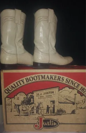 Justin Boots 6 Vintage Natural Ostrich Quill Cowgirl Western Boots in Light Beige thumbnail 1