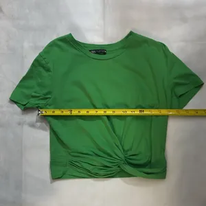 Zara Kelly Green Knotted Front Cropped Tee M Classic Rainbowcore Boho Urban thumbnail 6