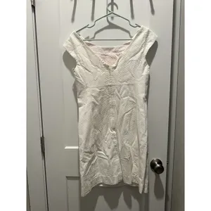 Lilly Pulitzer Dress White Quilt Embroidered Detail Dainty Shift Dress Small 6 thumbnail 3