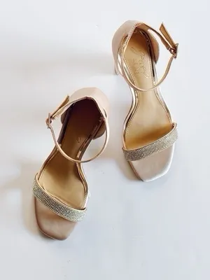 Badgley Mischka Embelished Block Heel Sandals Shoes Rose Size 6 thumbnail 3