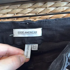 Good American Good Legs Mid-Rise Black Skinny Ankle Jeans, 0 / 25 thumbnail 7
