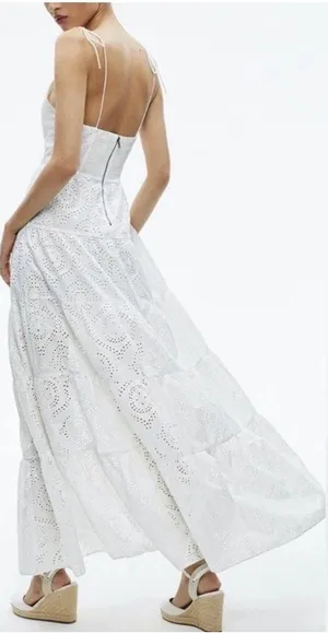 Alice+Olivia SHANTELLA TIERED BUTTON MAXI DRESS in Off White 10 Rush Sorority thumbnail 1