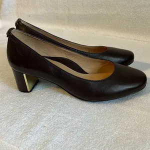 Nurture brya Size 7 1/2Brown leather Used A lil faded from the heels In pic thumbnail 3