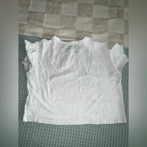 Lululemon Cropped T-Shirt -‎ White thumbnail 3