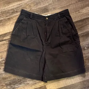 Liz Claiborne Black Women's Pleated Shorts / DG64 thumbnail 1