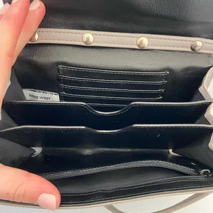 NWOT Nine West light gray buckle strap crossbody accordion magnetic purse‎ bag thumbnail 5