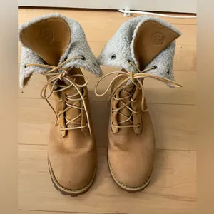 Timberland Women's Linden Woods Waterproof Fold-Down Winter Boots thumbnail 2